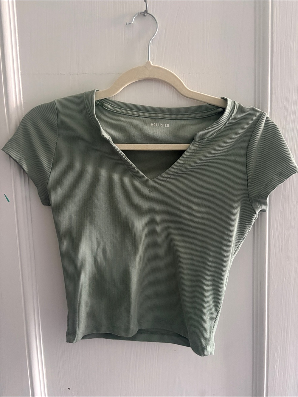 Crop top v-nickline